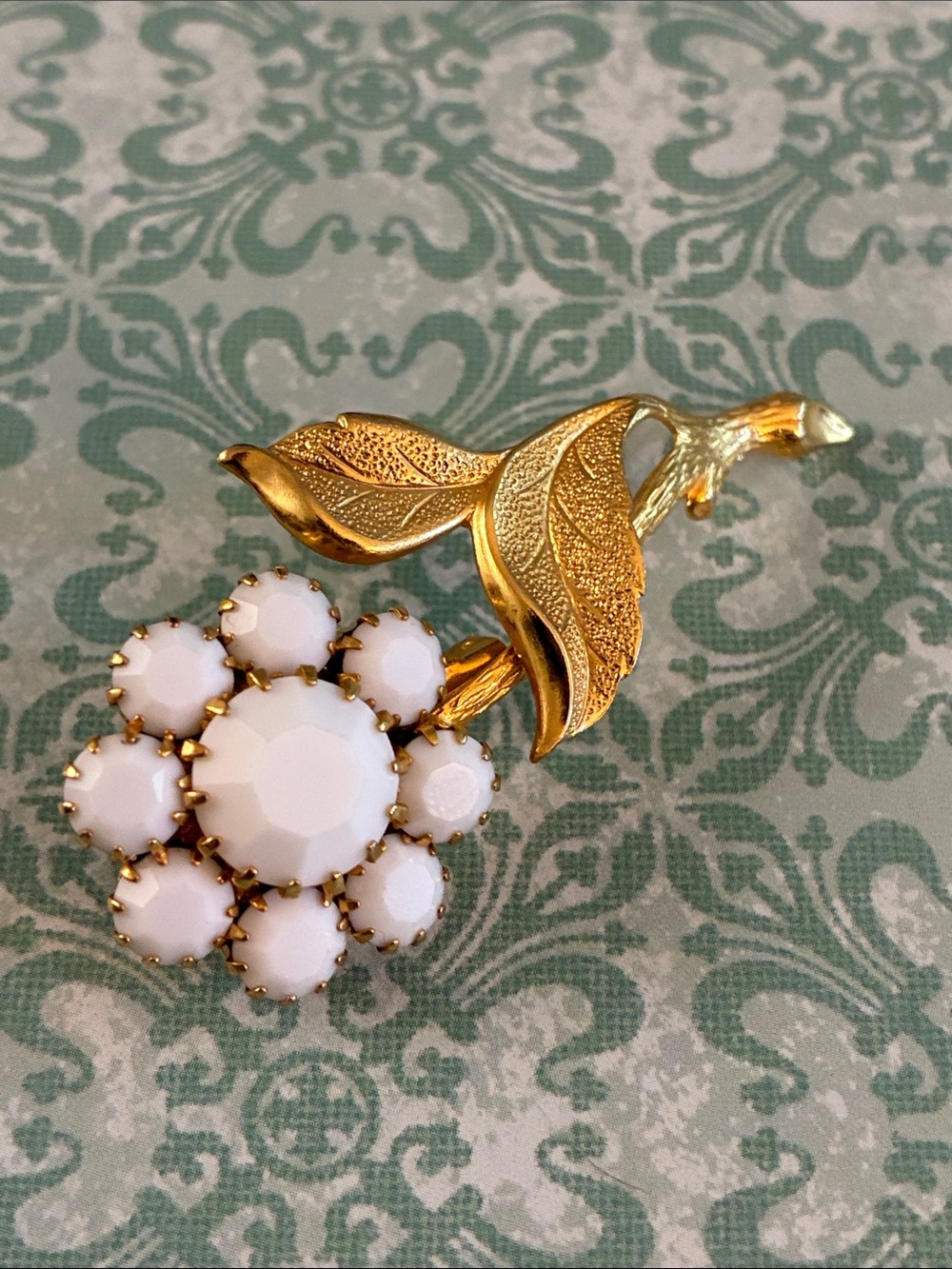 Vintage faceted milk glass flower brooch in gold tone